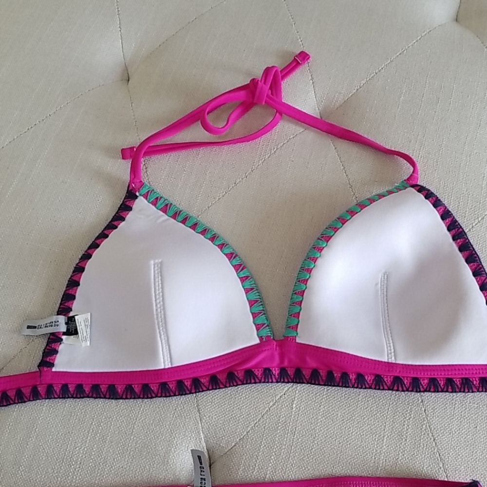 Bikini - Picture 6 of 8